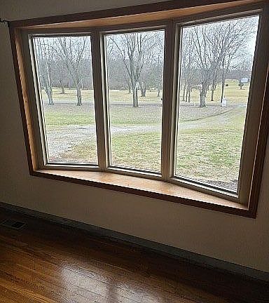 5th image of 715 Blackwater Rd