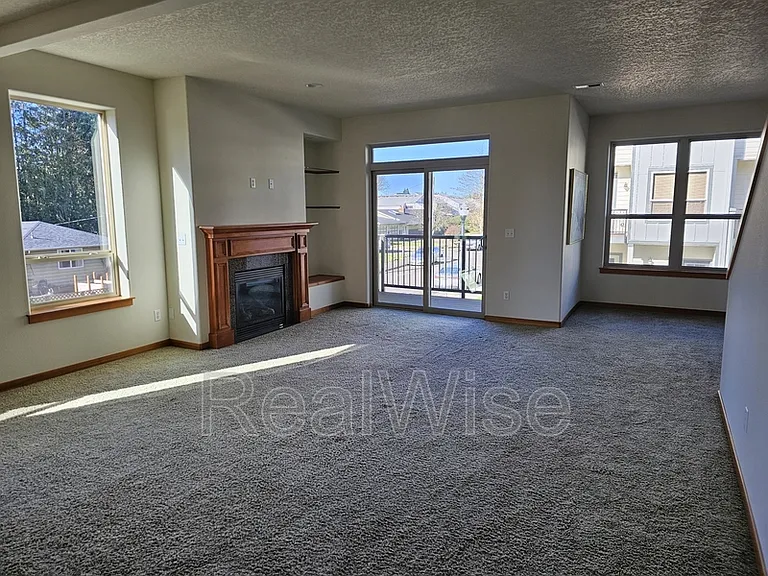 511 NE 84th Cir — Photo 3