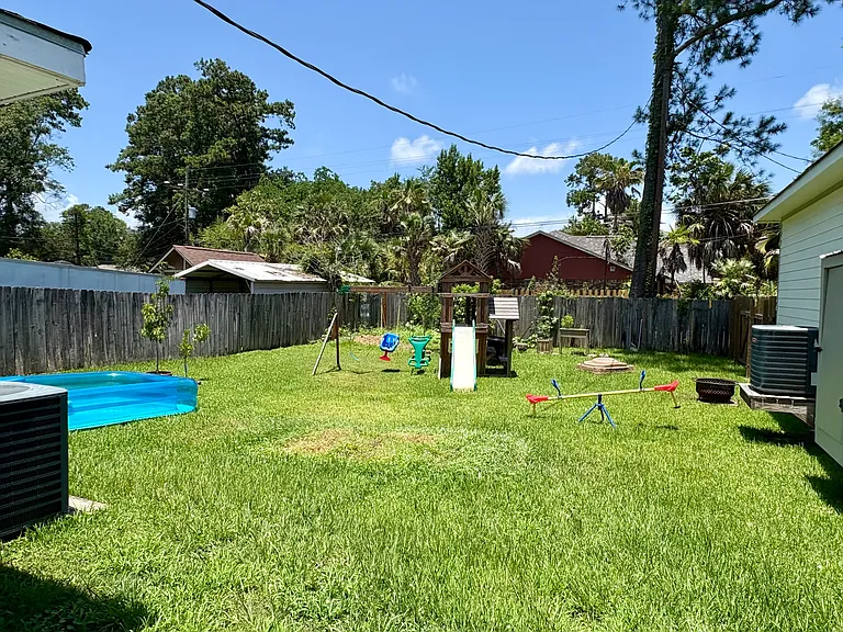 300 Live Oak Ct — Photo 15