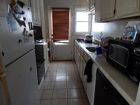 4th image of 11 Edwards St