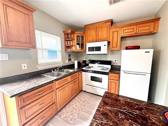 3rd image of 2638 Louisiana Ave #A
