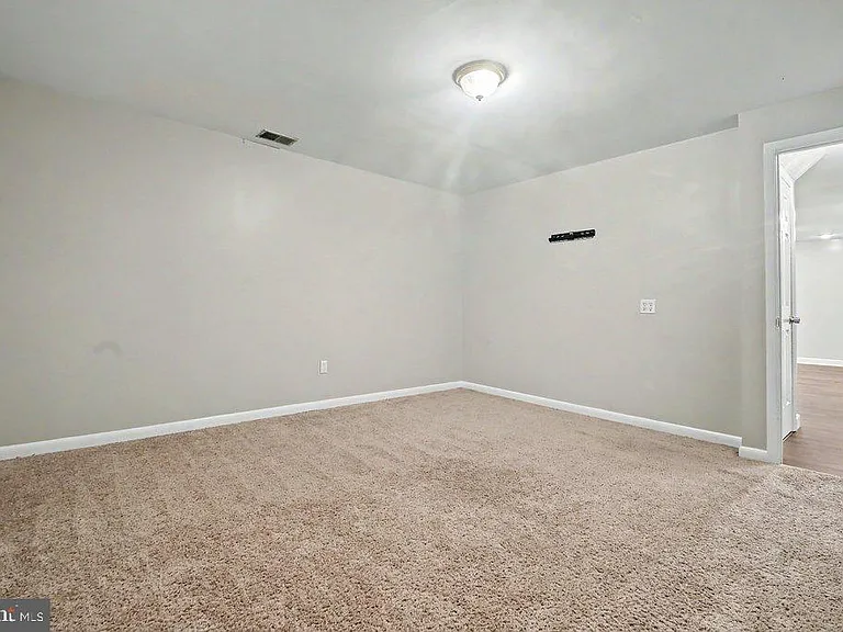 7804 Stafford Hill Ct — Photo 16