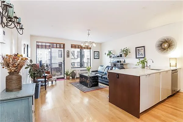 Sold by Avenue Sotheby's International Realty | media 2