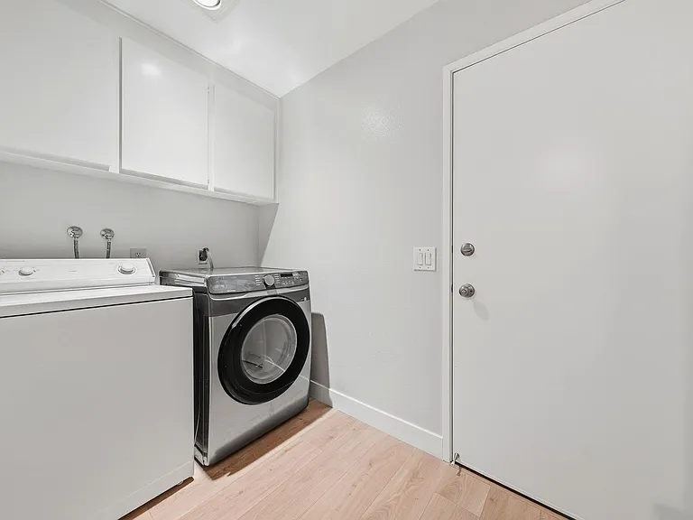 363 Stanford Ct — Photo 9