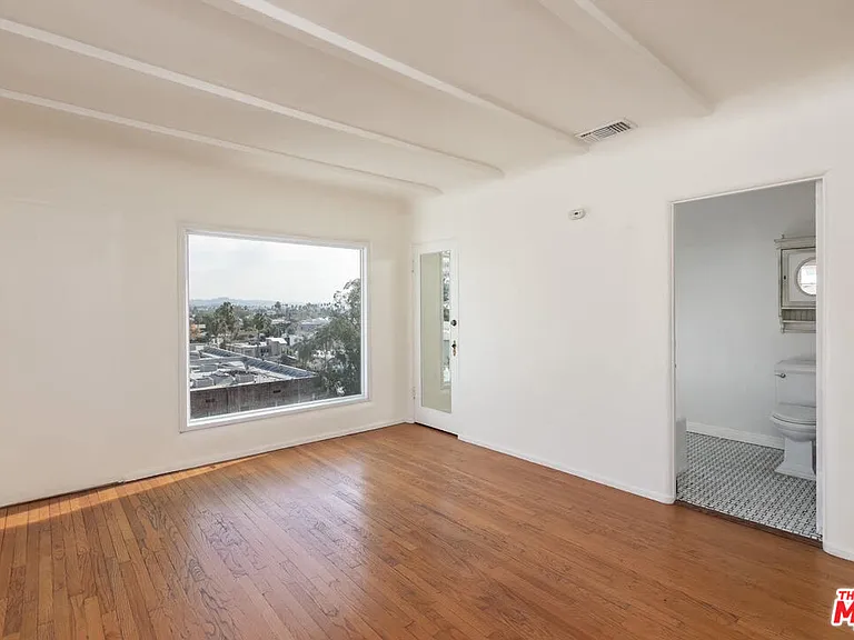 2030 Vine St — Photo 22