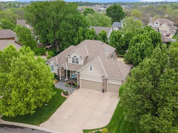 2713 SW Monarch Dr, Lees Summit, MO 64082