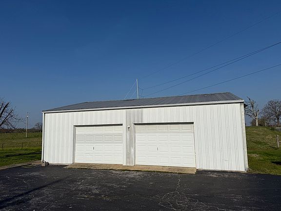 3rd image of 5093 Cave Springs Rd