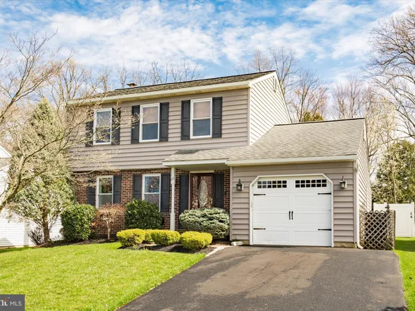 12 Hastings Dr, Horsham, PA 19044