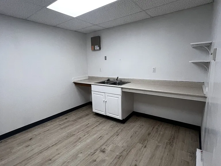 413 W Railroad Ave #1 — Photo 6