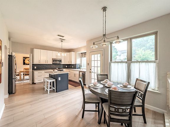 4th image of 6817 Greenleaf Dr