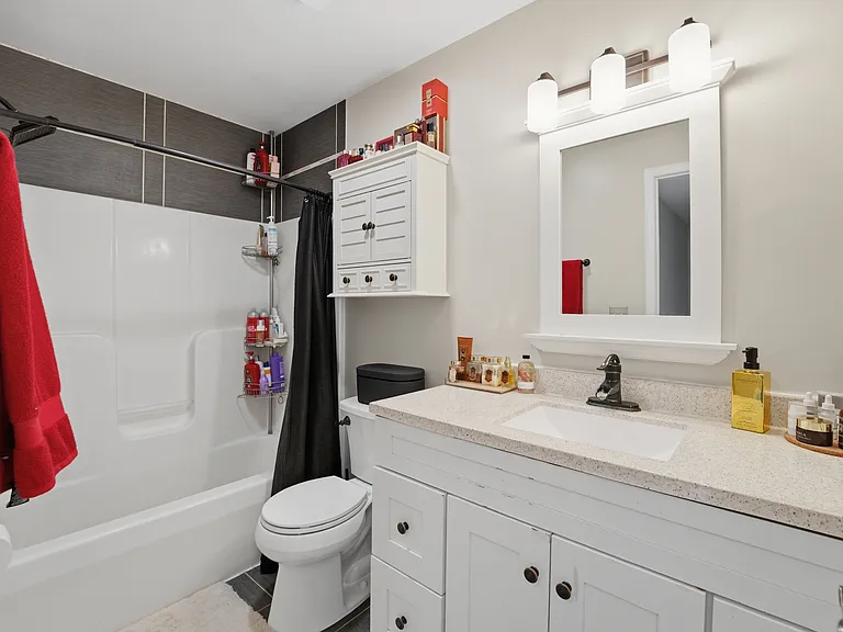 950 Donnelly Pl — Photo 35