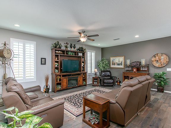 3rd image of 26869 W Piute Ave