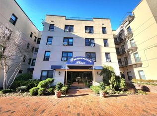 11 Wooleys Lane #2E, Great Neck, NY 11023