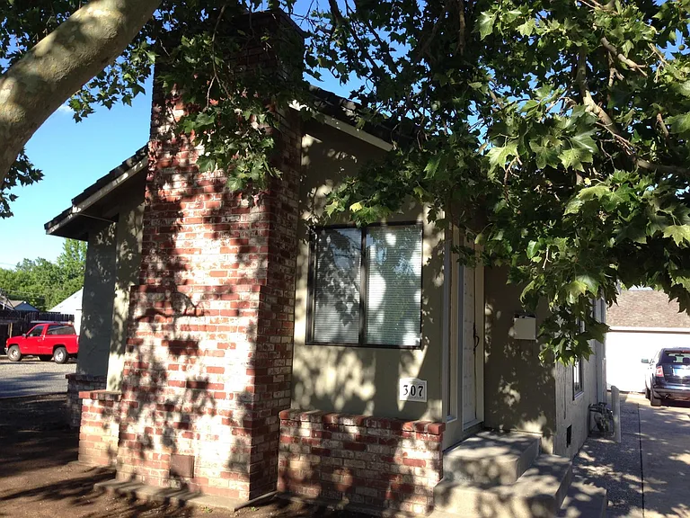 307 C St — Photo 8