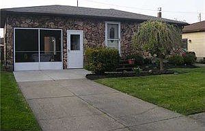 1st image of 116 Basswood Dr