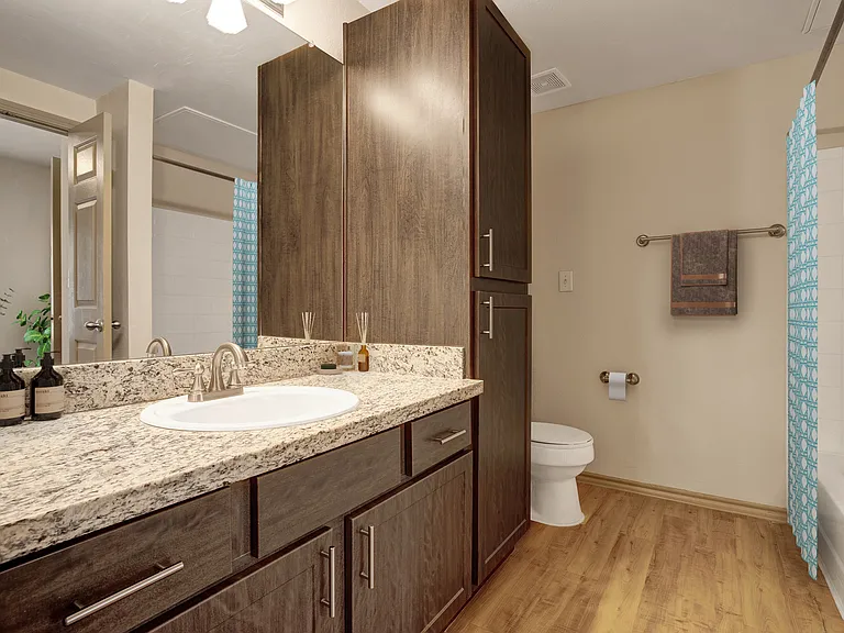 Elm Hollow Apartments — Photo 20