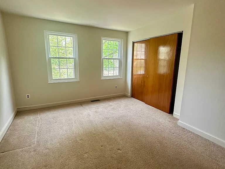 100 Lippincott Ave — Photo 10