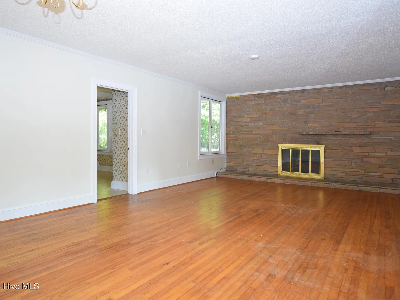 3 bed, 2.0 bath, 1445 sqft, $1,750 — Photo 3