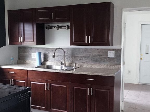 4th image of 815 SW C Owen Ave #A