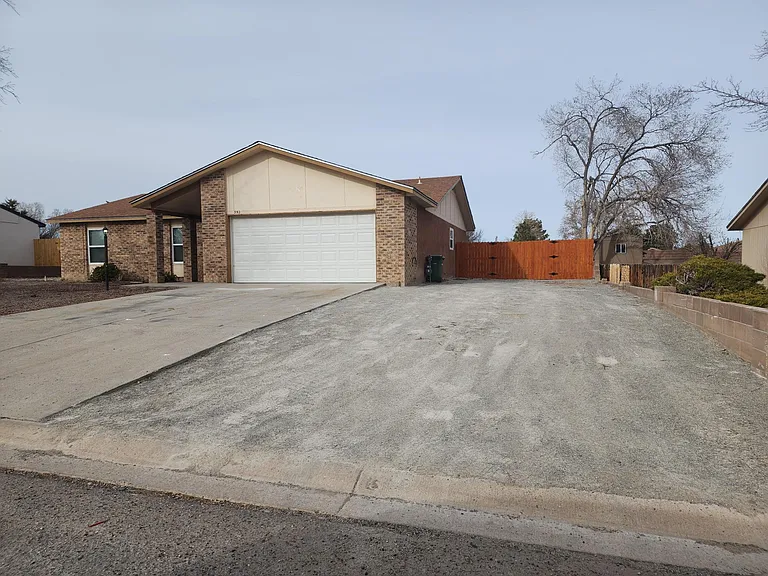 350 Littler Dr SE — Photo 2