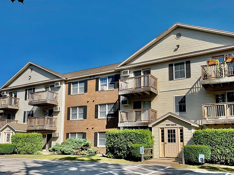 The Highlands Apartments — Photo 9
