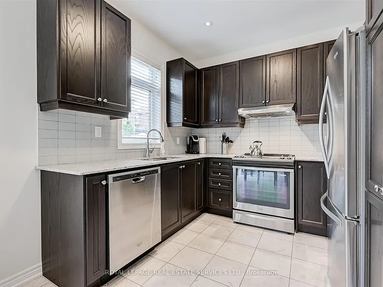 27 Erinview Ter — Photo 9