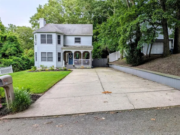 149 Grassy Pond Drive S, Smithtown, NY 11787