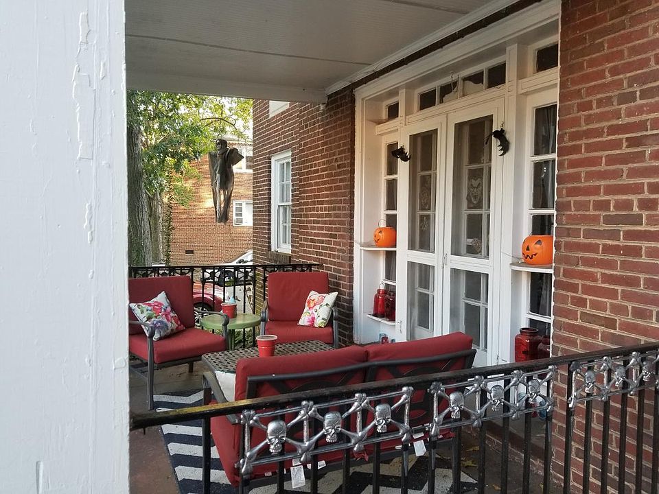 Spacious front balcony