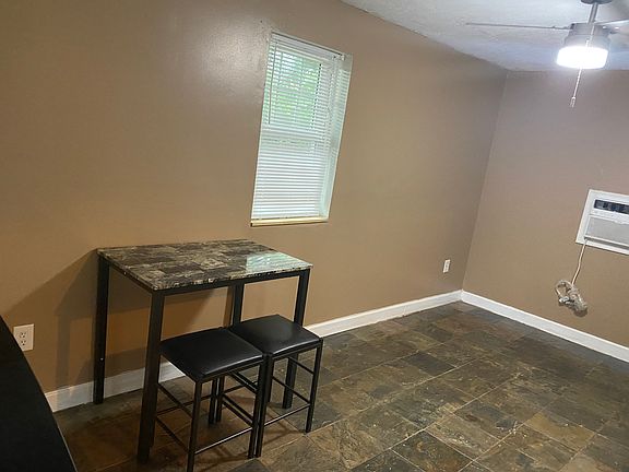 3rd image of 2111 NE 1st Ct