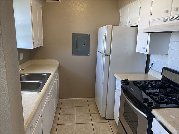 4th image of 1121 Jameson St