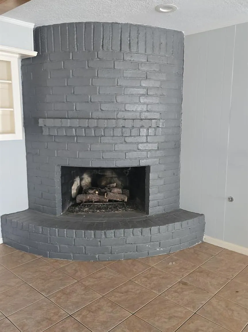 4 bed, 2.5 bath, 2396 sqft, $2,449 — Photo 4