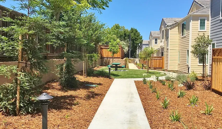 3 bed, 1364 sqft, $3,500 — Photo 1