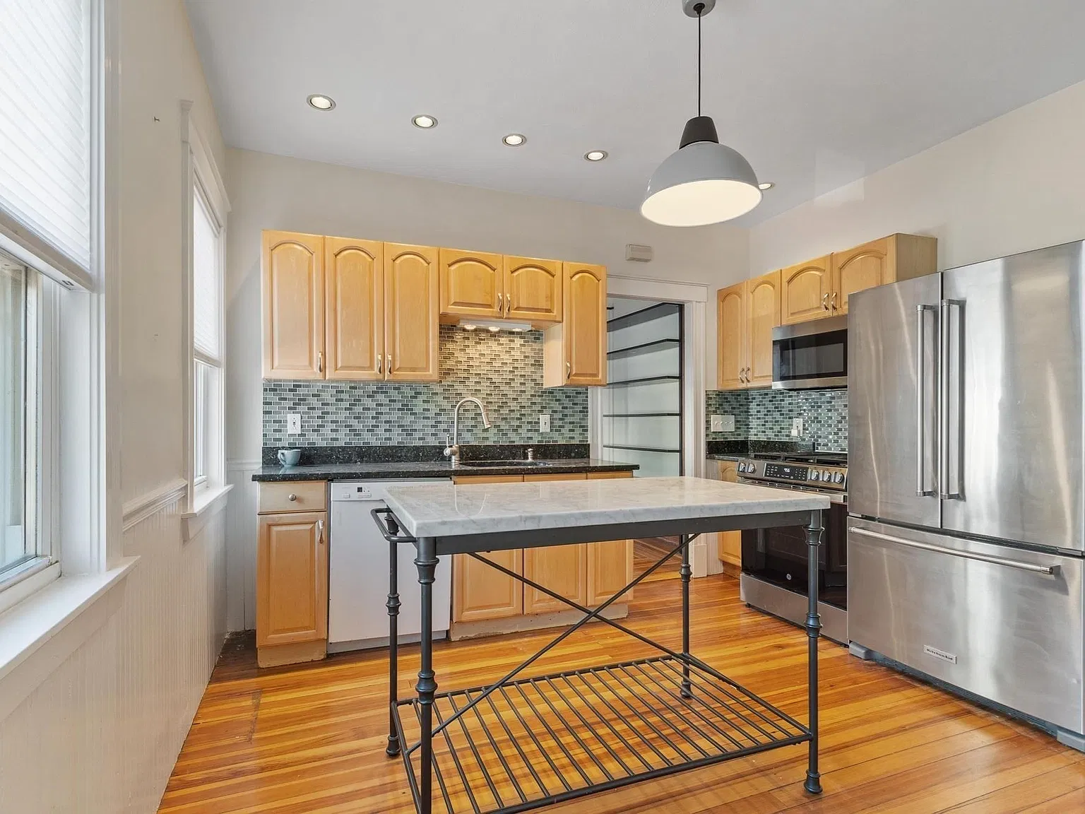 2 bed, 945 sqft, $3,500 — Photo 4