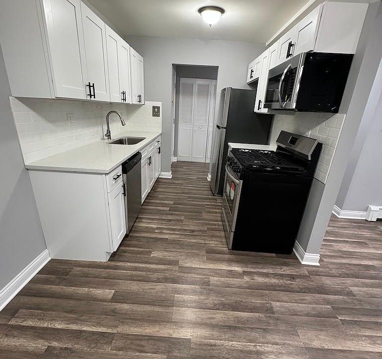 1st image of 18W155 63rd St APT B206