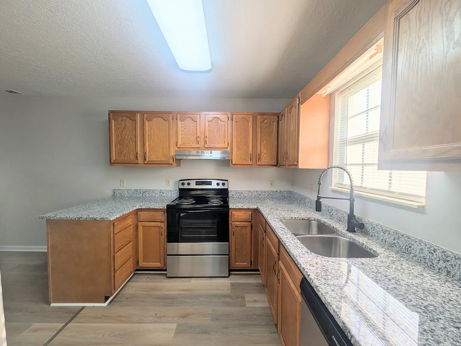 587 Baker Rd — Photo 3