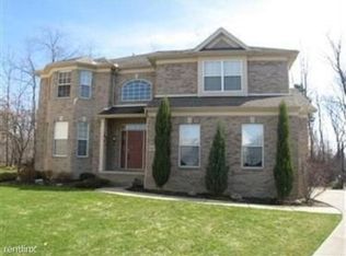 8433 Legend Ct, Macedonia, OH 44056