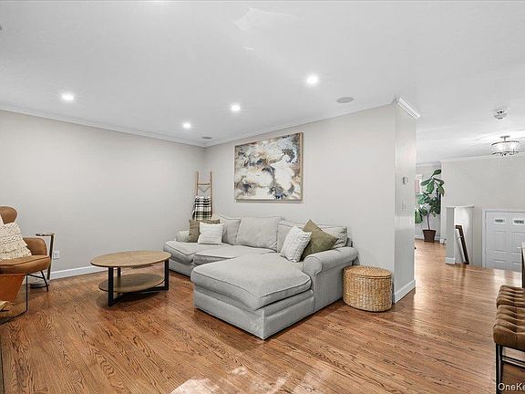 3rd image of 601 Kensington Way