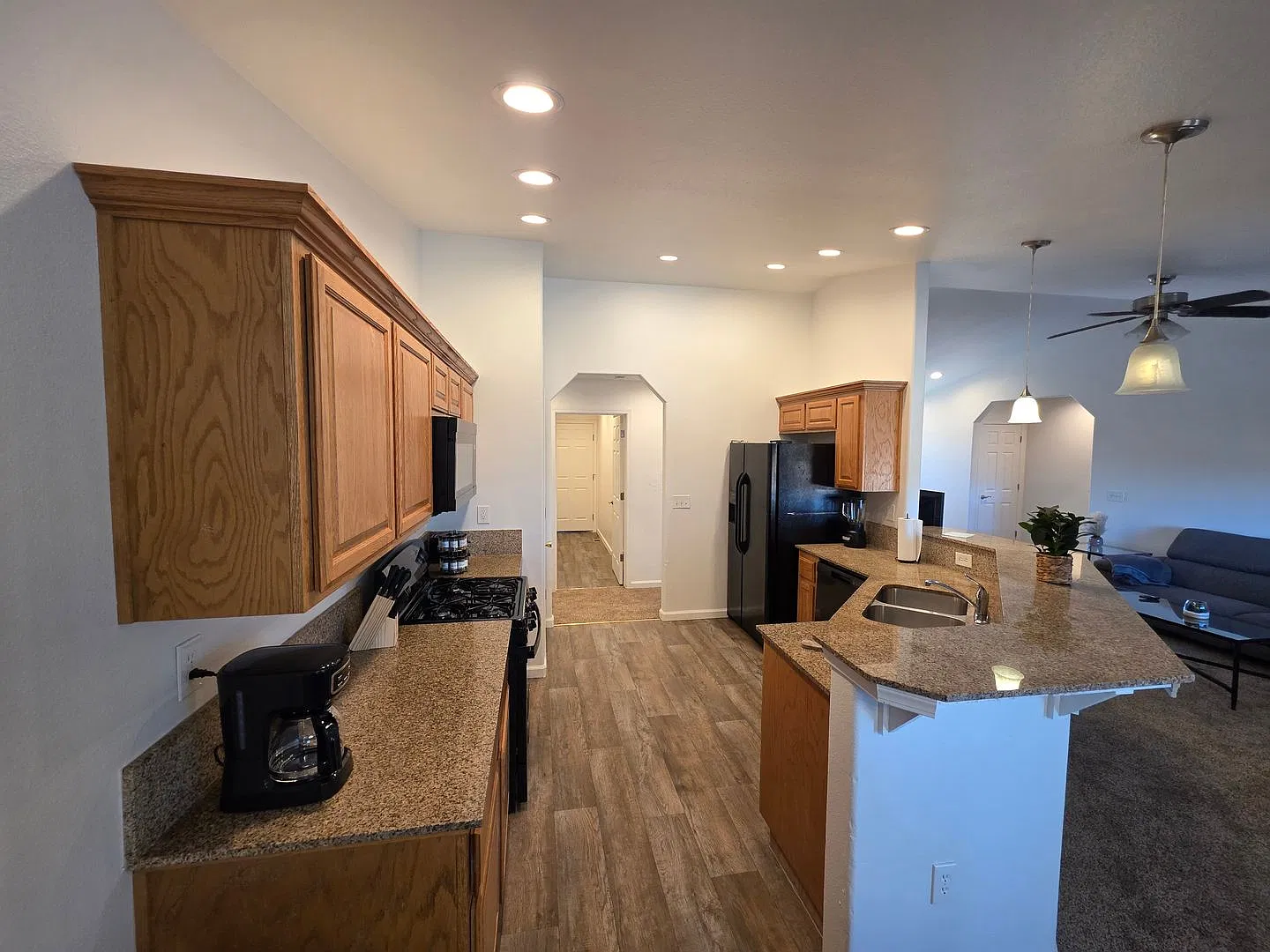 Fully Furnished — Photo 4