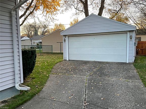 3rd image of 427 Concord Ave