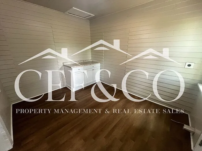 1070 Howard St — Photo 10
