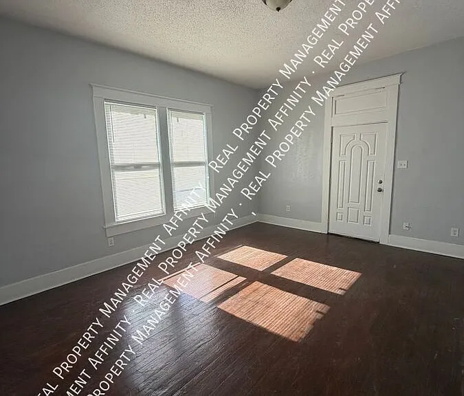 795 Roanoke Ave — Photo 16