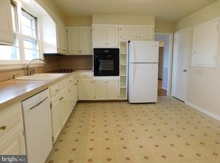 666 W Sandy Ridge Rd, Doylestown, PA 18901