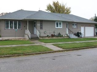 301 S 7th St, Milbank, SD 57252