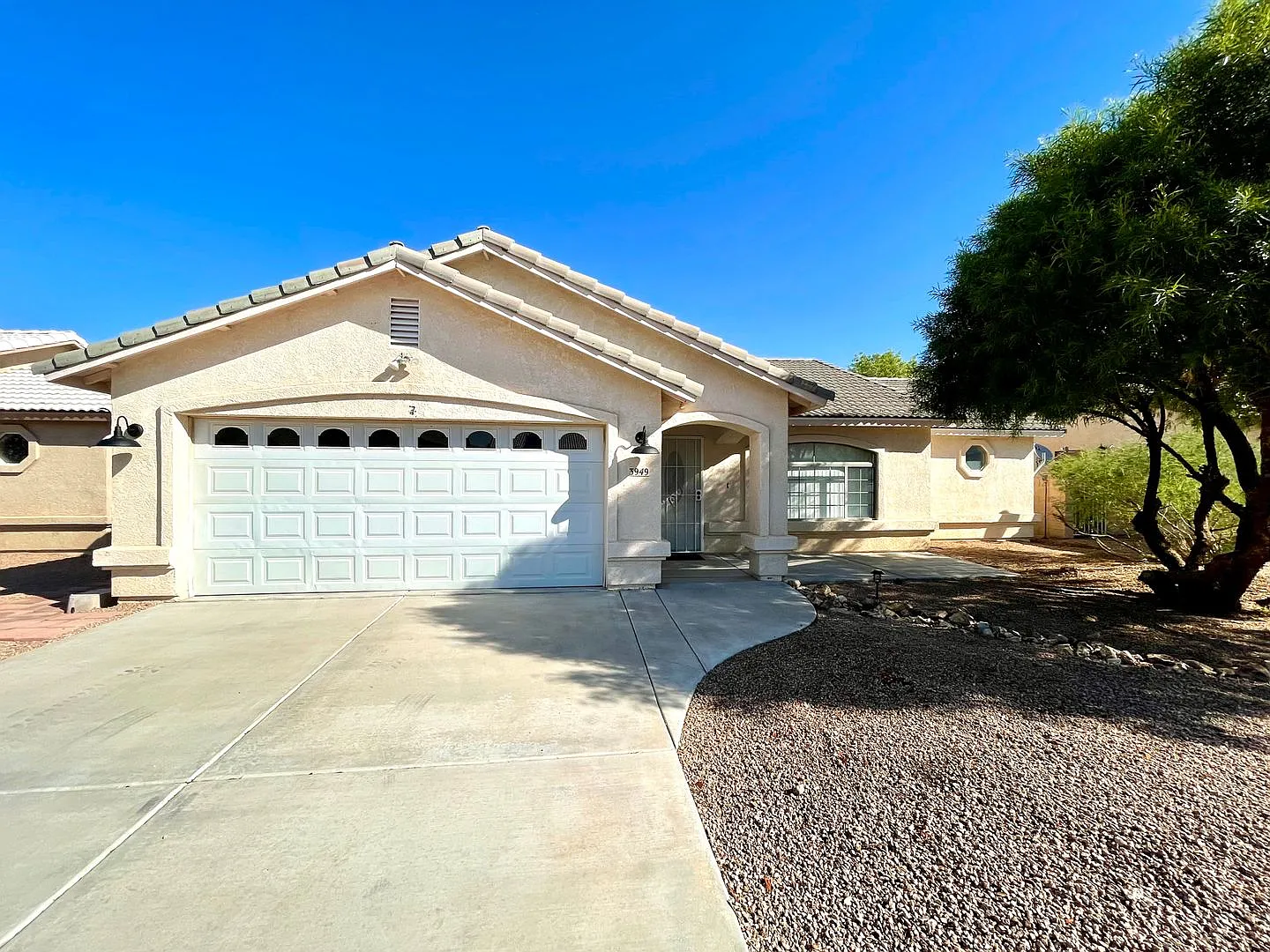 Nice 3 Bedroom 2 Bath Home in Chaparral Mesa! — Photo 2