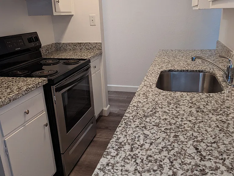 Markston Apartments — Photo 3