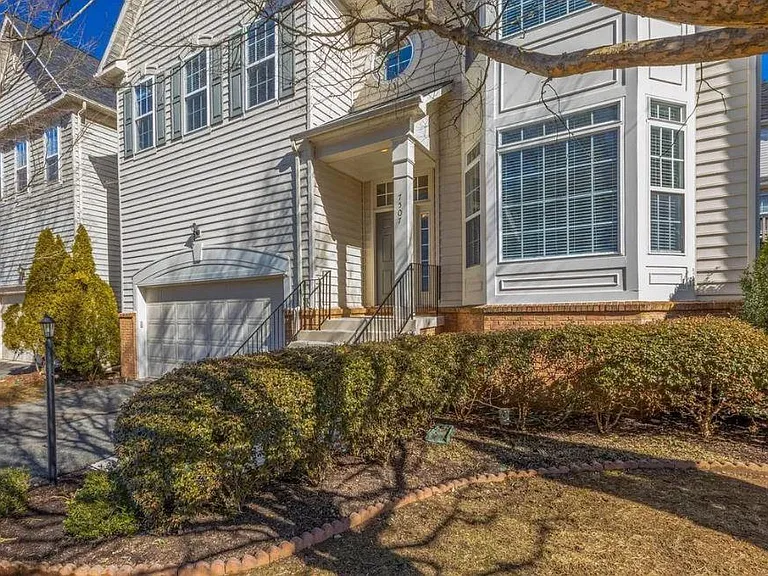 7507 Lindberg Dr — Photo 3