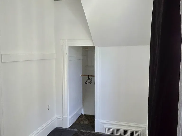 435 Center Ave — Photo 3