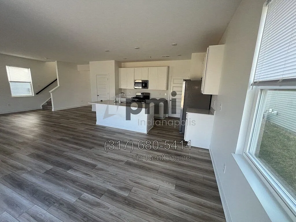 4 bed, 3.0 bath, 1992 sqft, $2,050 — Photo 4