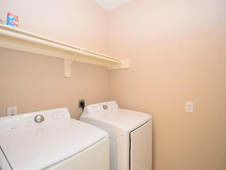 722 Memorial Heights Dr — Photo 17