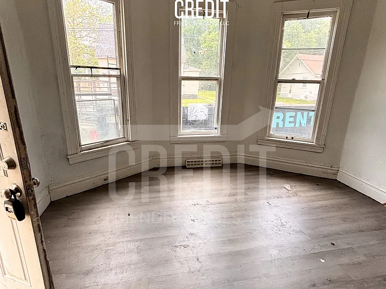1700 E Prairie Ave — Photo 4